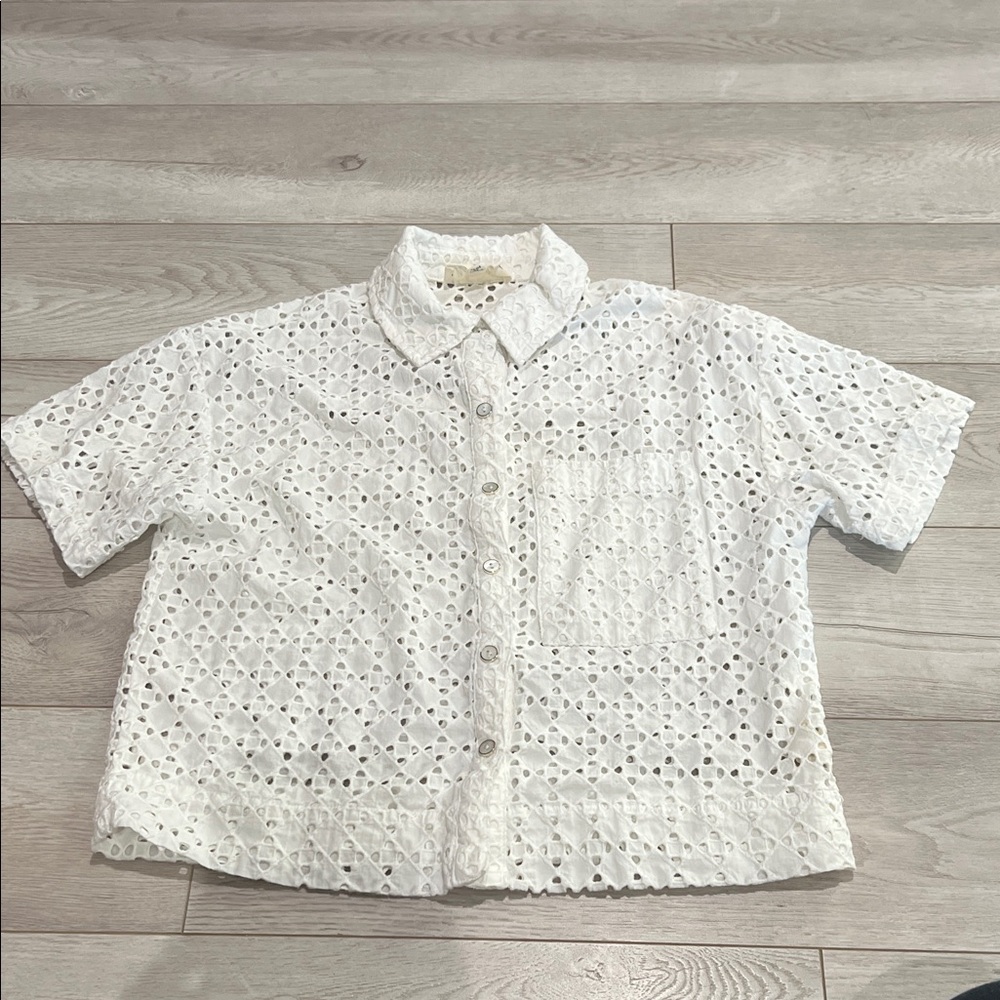 Marled White Eyelet Blouse! Super cute and stylish